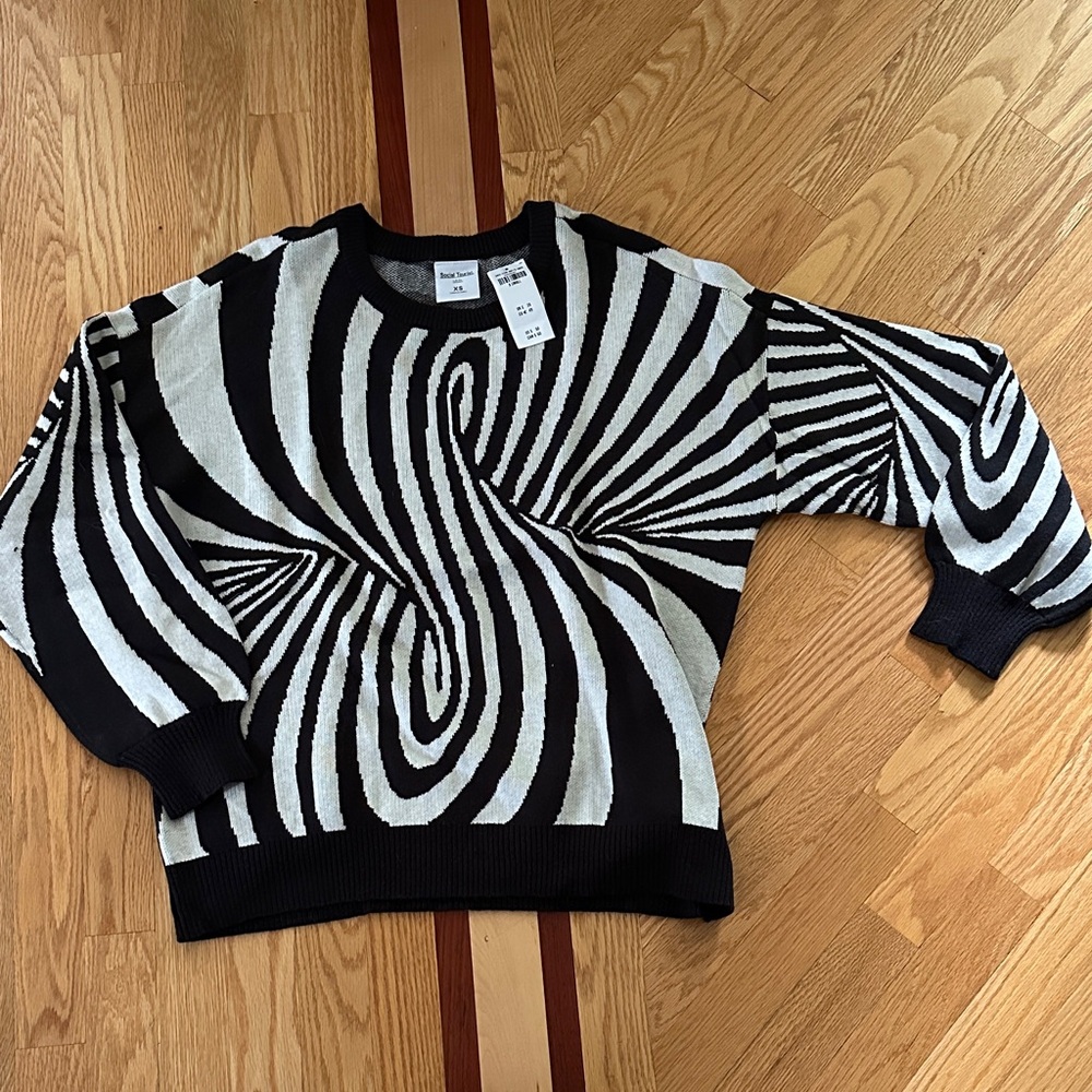 Black and White Optical Illusion Sweater -Abercrombie & Fitch